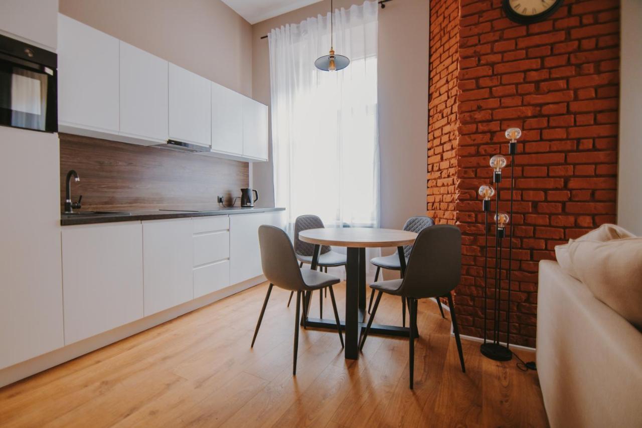 - Piotrkowska 37 Lodz (Lodz)