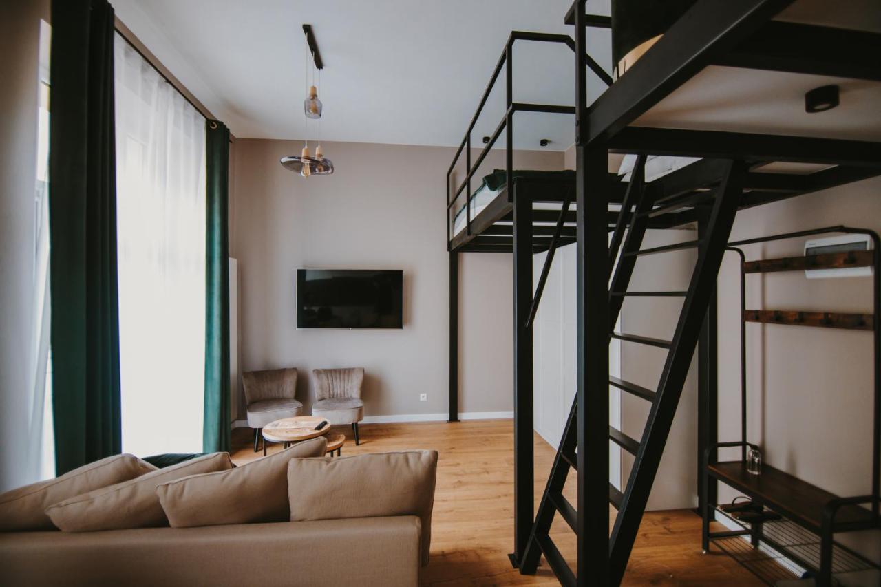 - Piotrkowska 37 Lodz (Lodz)