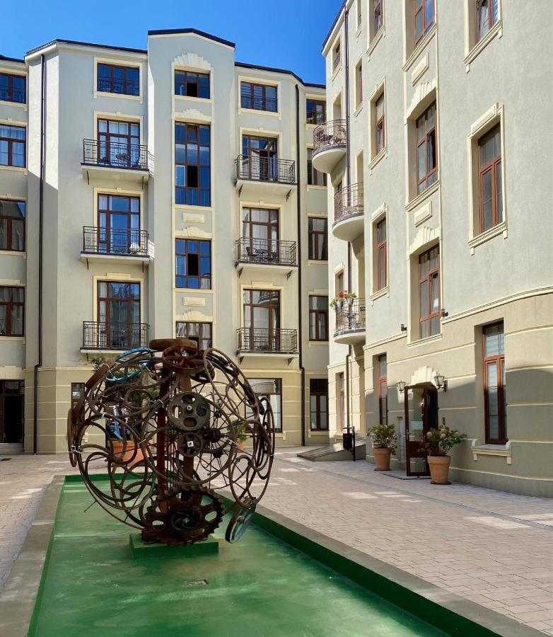 - Piotrkowska 37 * Lodz (Lodz)